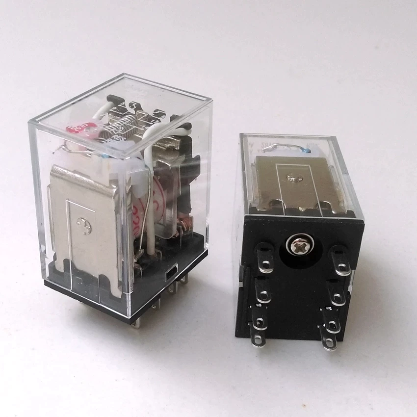 Rele Enchufable 8 Pines Planos 12Vdc  5A 2Nanc Con Indicador Mecanico